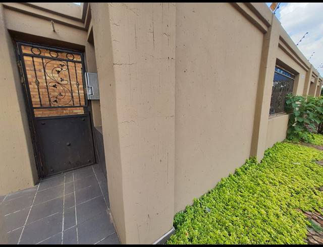 3 BEDROOM HOUSE FOR SALE IN VANDERBIJLPARK CW 5